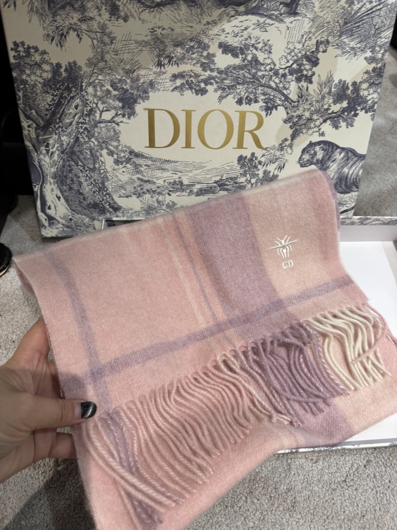 CHRISTIAN DIOR